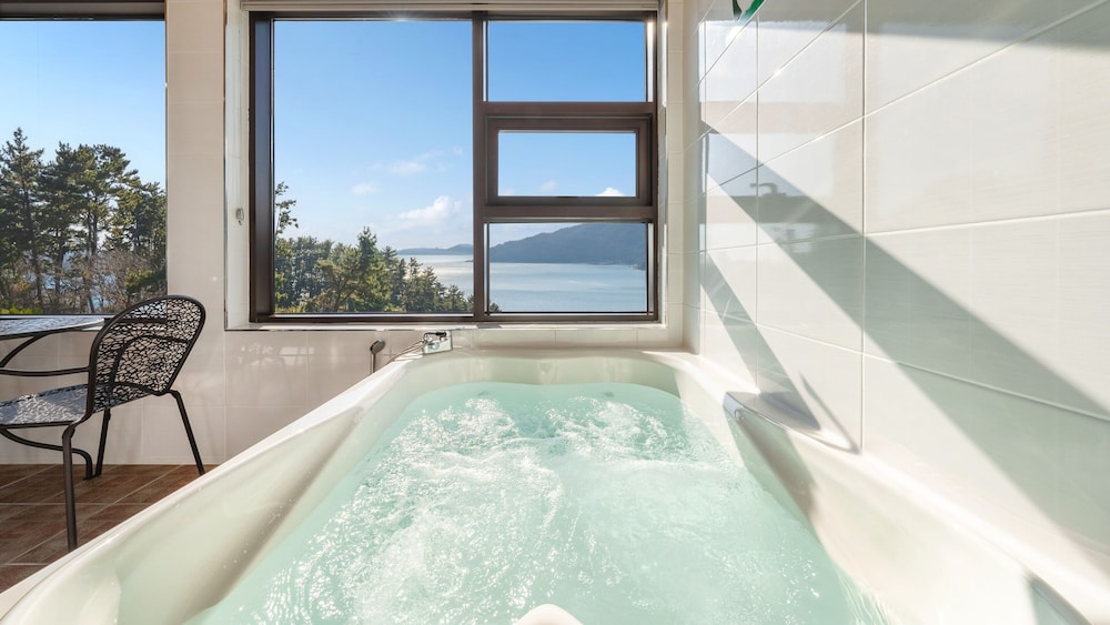 geoje marine castel pension