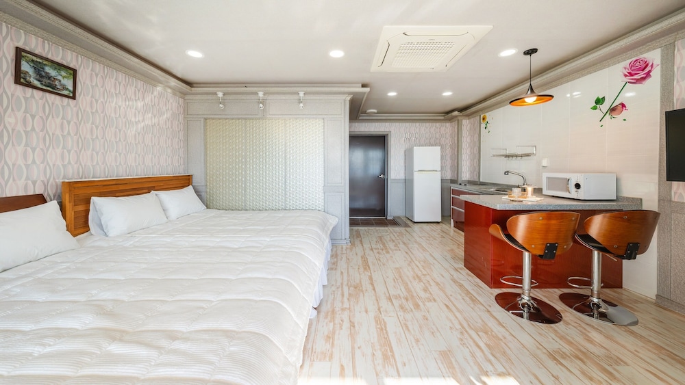 geoje marine castel pension