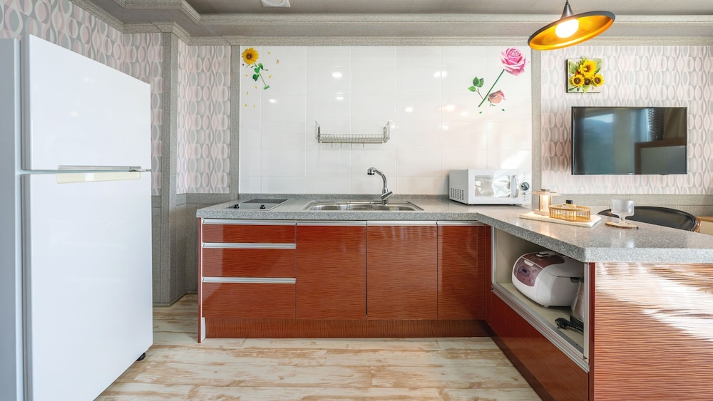 geoje marine castel pension