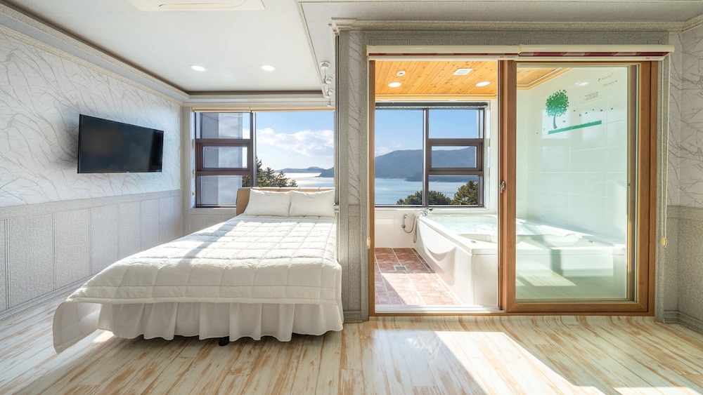 geoje marine castel pension