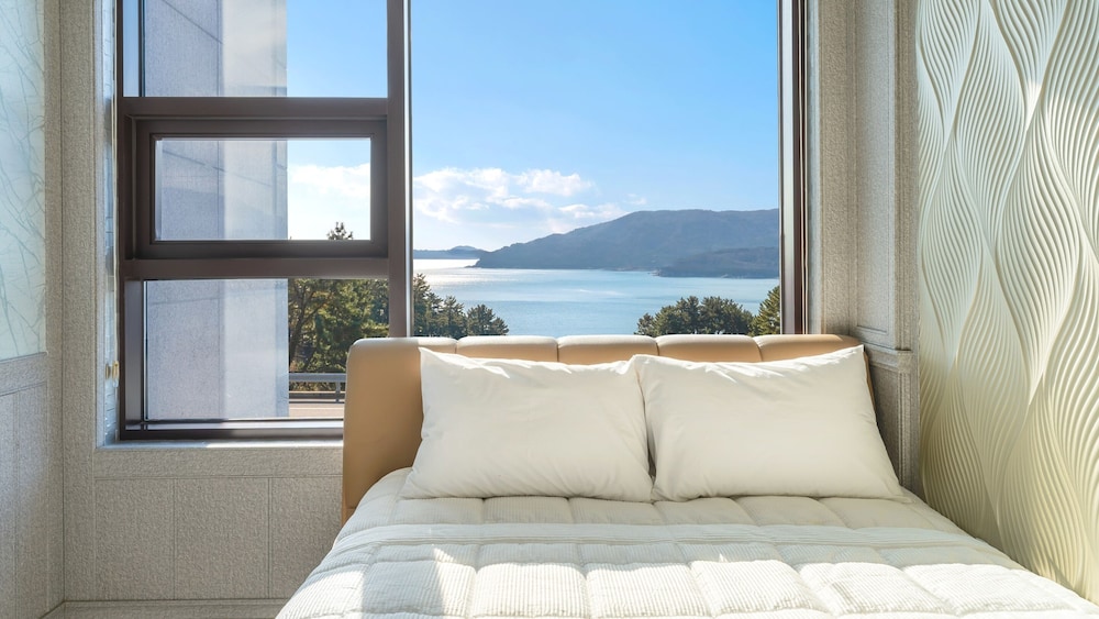 geoje marine castel pension