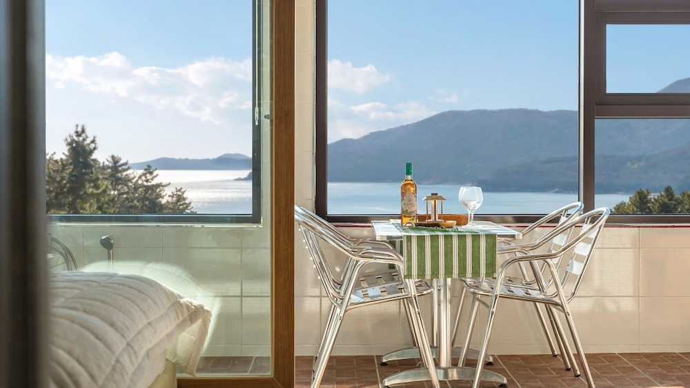 geoje marine castel pension