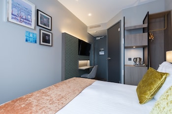 leonardo boutique museumhotel