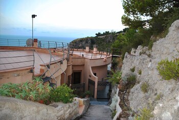 villa arborea in sperlonga