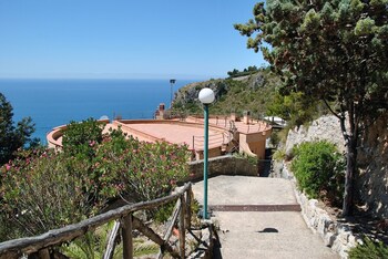 villa arborea in sperlonga