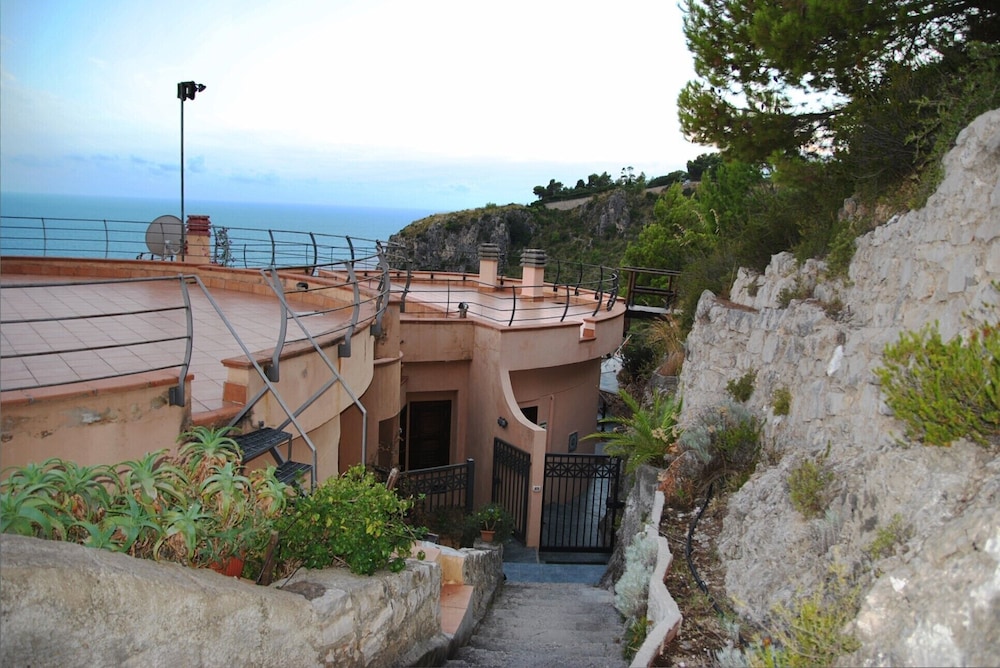 villa arborea in sperlonga