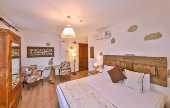 cumbali konak alacati