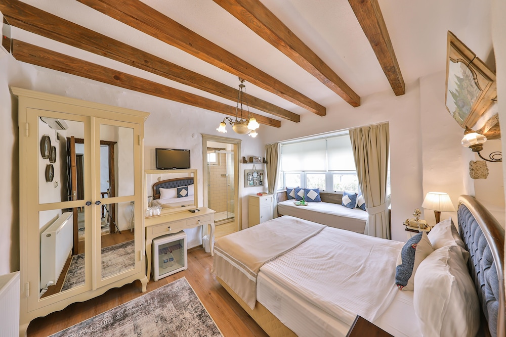 cumbali konak alacati