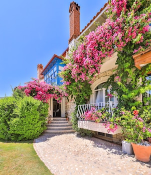 cumbali konak alacati