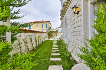 cumbali konak alacati