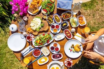 cumbali konak alacati