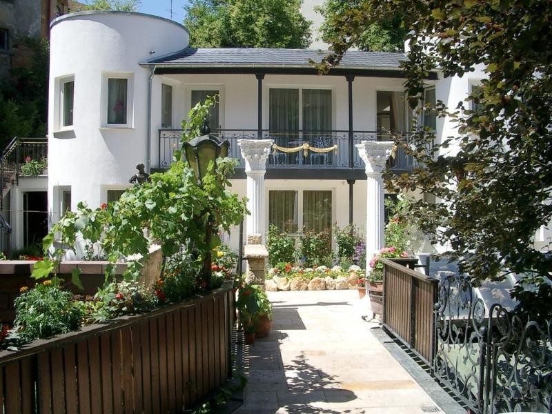 woertz schlosschen zur weinsteige