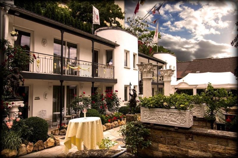 woertz schlosschen zur weinsteige