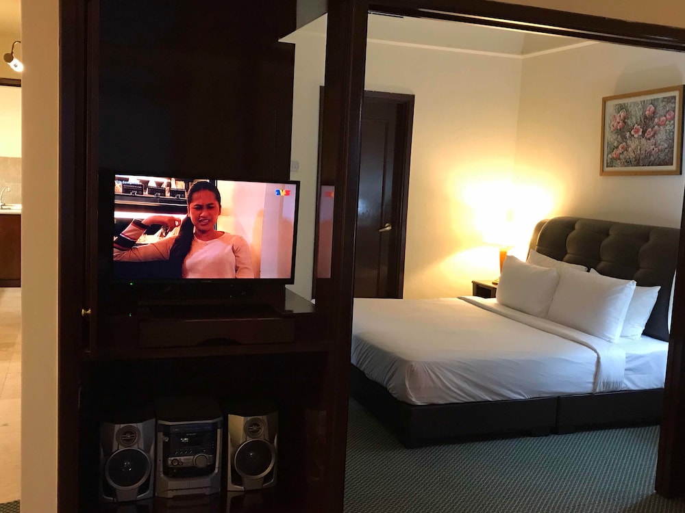 times square service suite