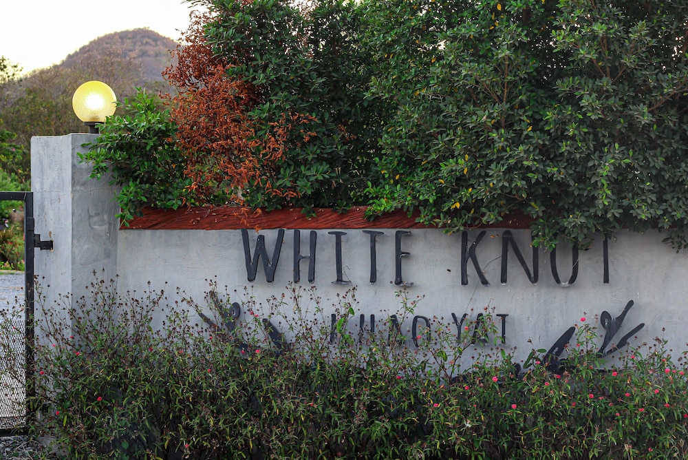 white knot khao yai