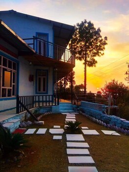 Hotel Kaafal Cottage Ranikhet,,2 star
