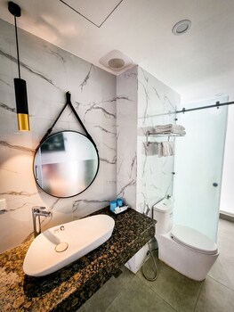 aloha hotel quy nhon