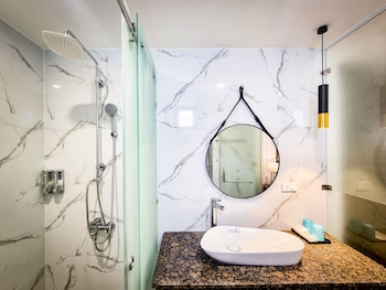 aloha hotel quy nhon