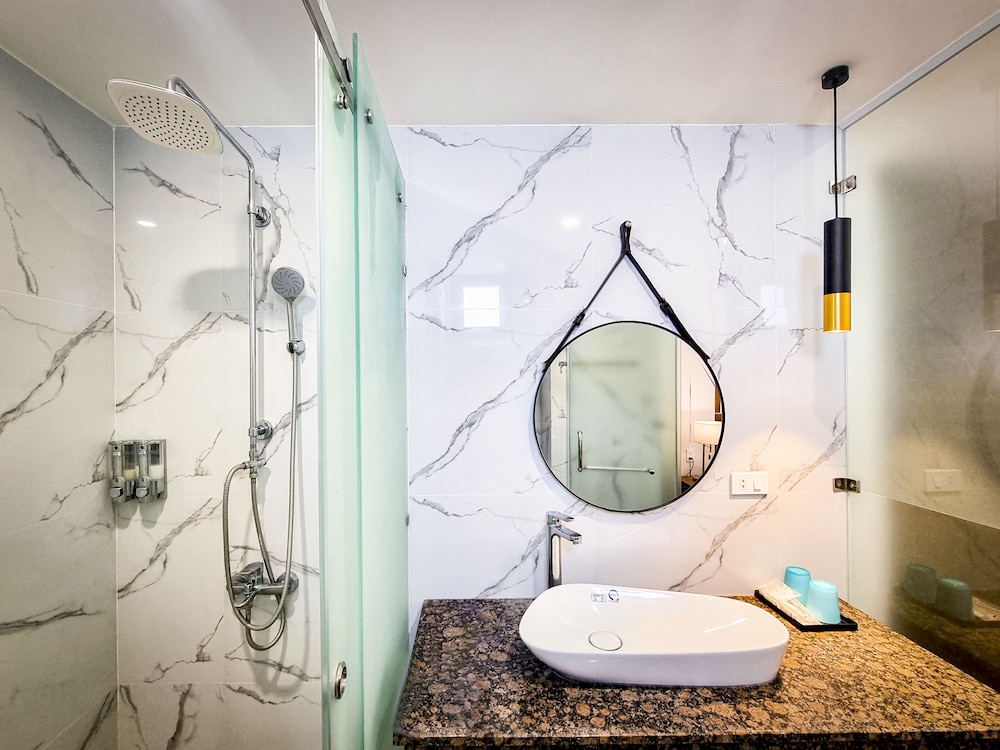 aloha hotel quy nhon