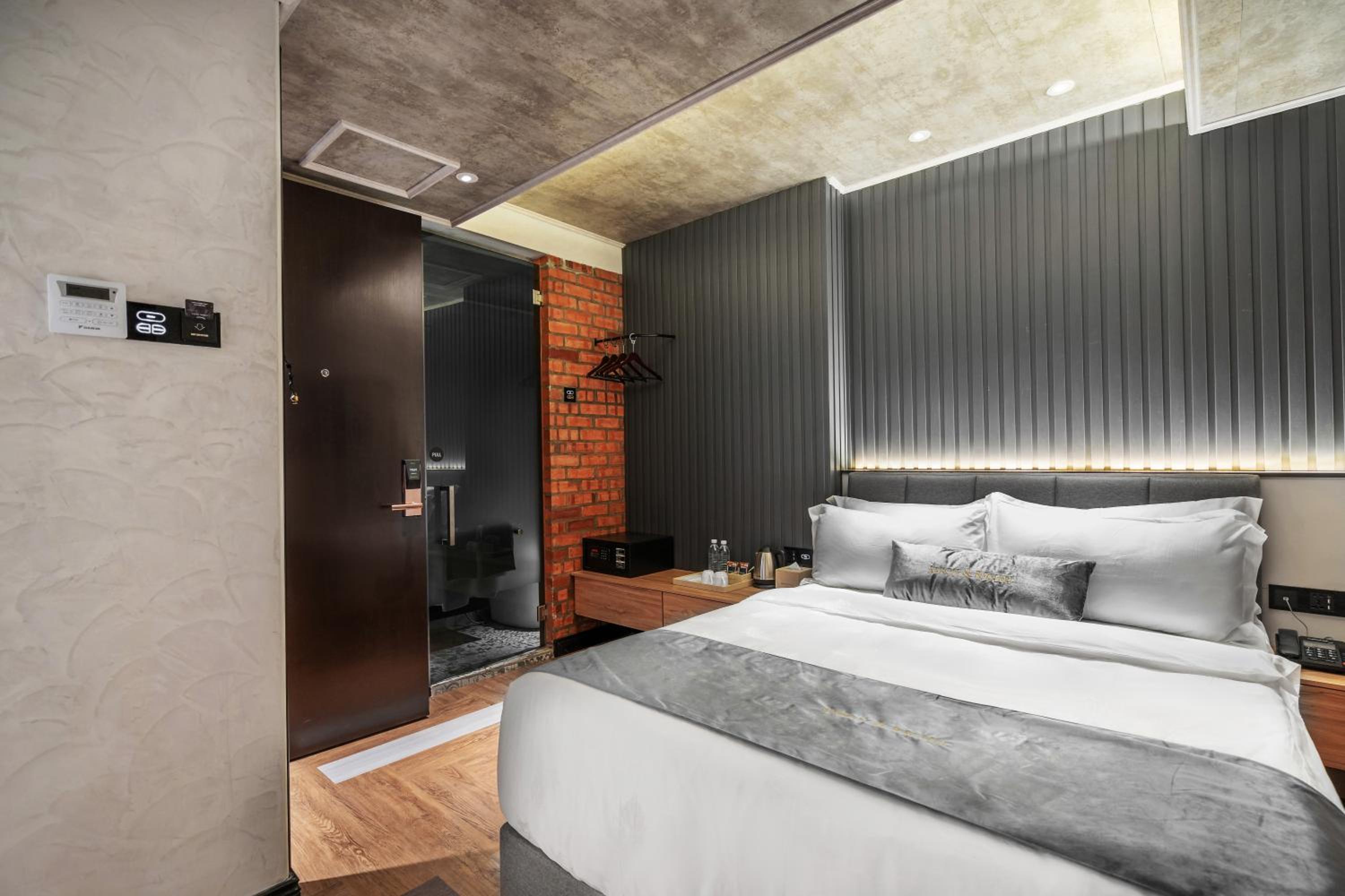 aandr urban hotel