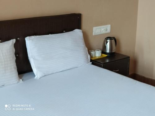 amoura beach holidays baga