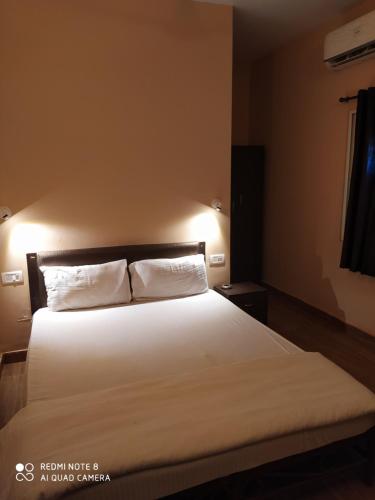 amoura beach holidays baga