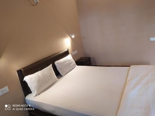 amoura beach holidays baga