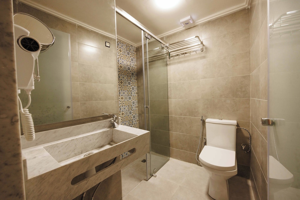 palais shazam and spa