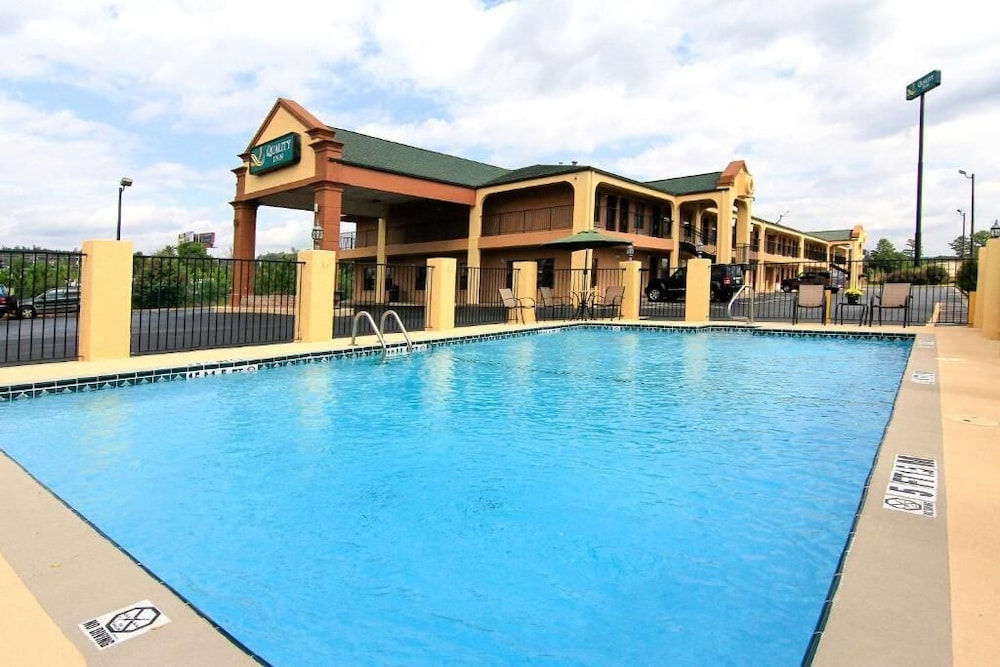 quality inn adairsville calhoun south