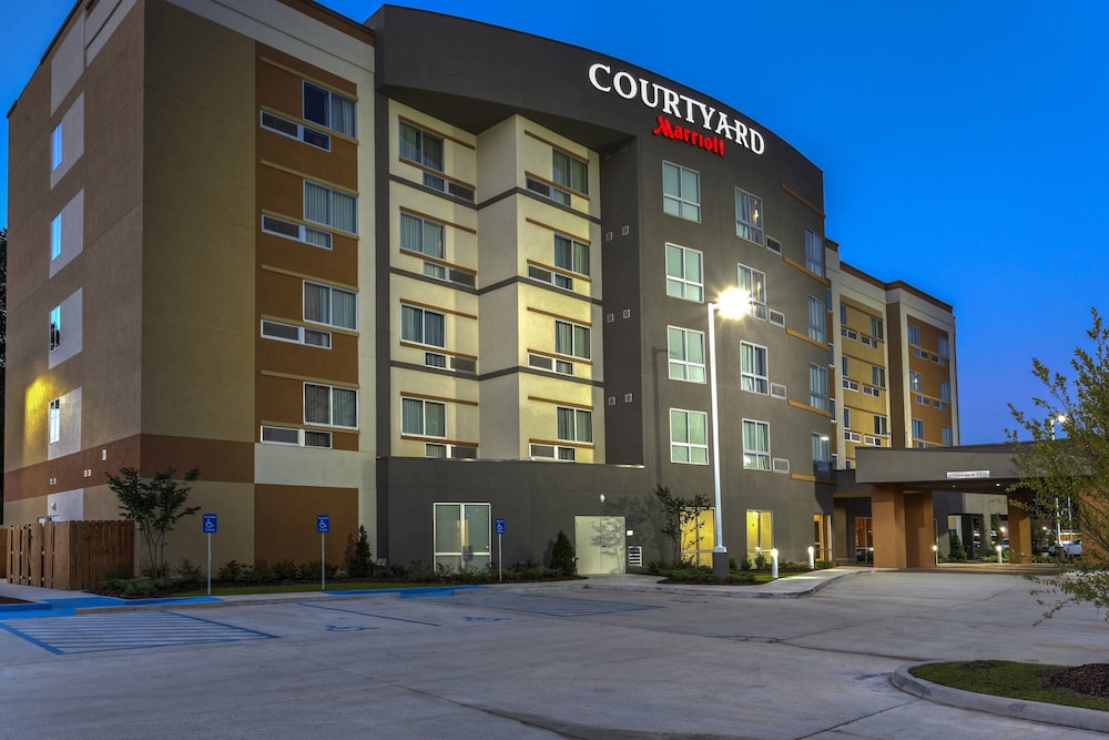 courtyard hammond