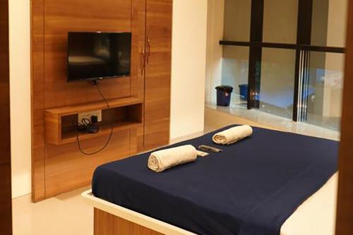 Hotel Elegance,Kalyan West,2 star