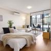 a bright and stylish studio next to darling harbour