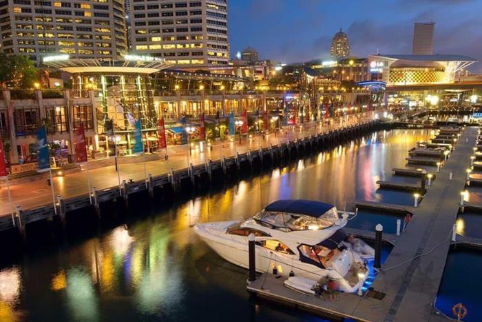 a bright and stylish studio next to darling harbour