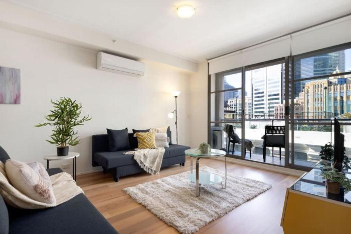 a bright and stylish studio next to darling harbour