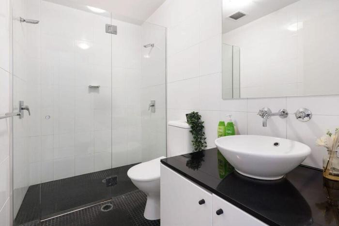 a bright and stylish studio next to darling harbour