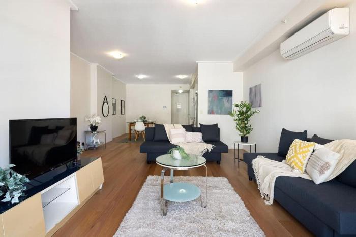 a bright and stylish studio next to darling harbour