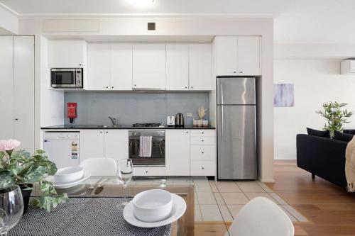 a bright and stylish studio next to darling harbour