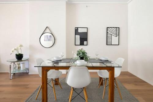 a bright and stylish studio next to darling harbour