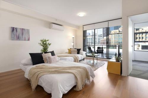a bright and stylish studio next to darling harbour