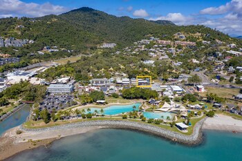 airlie sun and sand accommodation 3