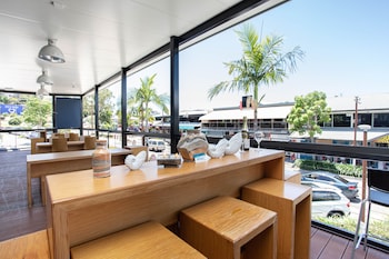 airlie sun and sand accommodation studio 1