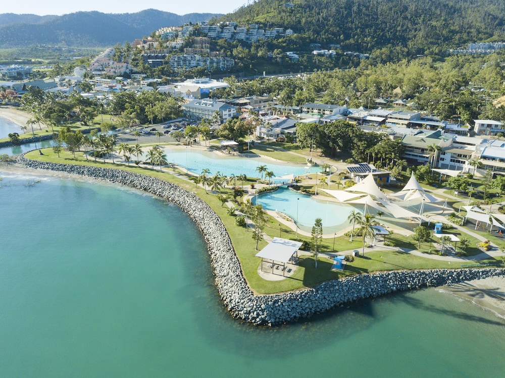 airlie beach