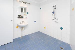 airlie sun and sand accommodation studio 1