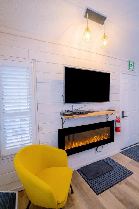 loft with a view of blue free wifi linens and towels included