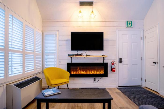 loft with a view of blue free wifi linens and towels included