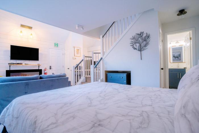 loft with a view of blue free wifi linens and towels included