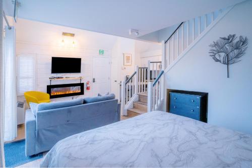 loft with a view of blue free wifi linens and towels included