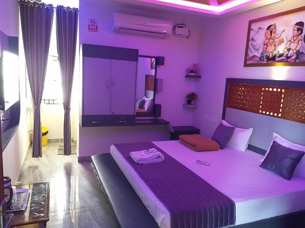 hotel panchavarnaa