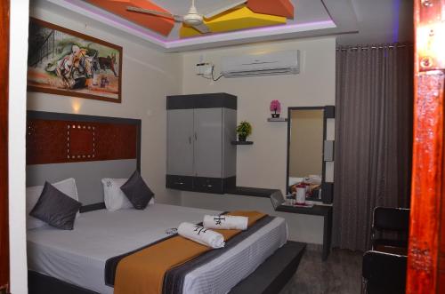 hotel panchavarnaa