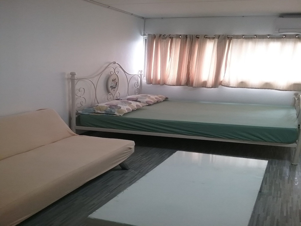 impact don mueang bangkok guest house for 3 pax